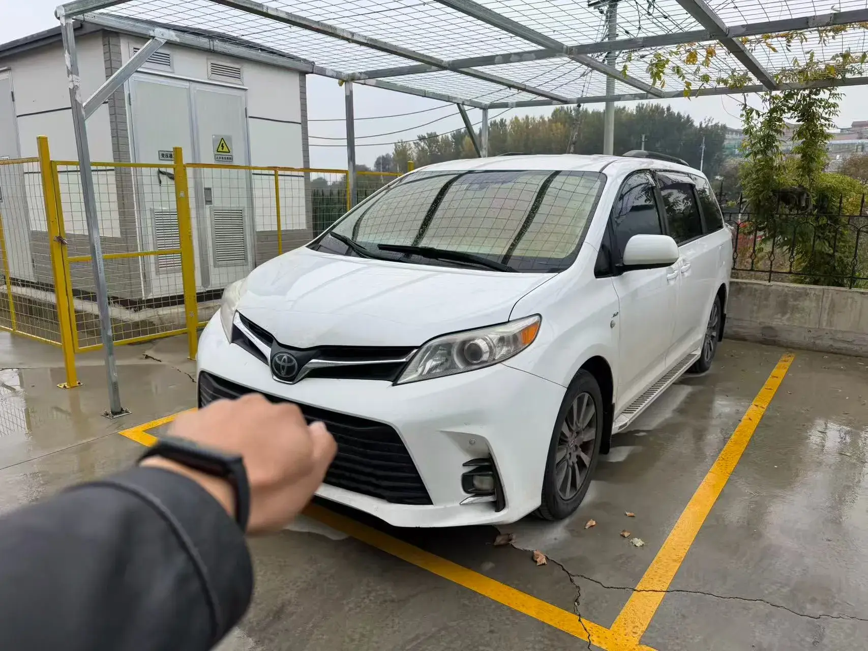 2018 TOYOTA HIGHLANDER view 1