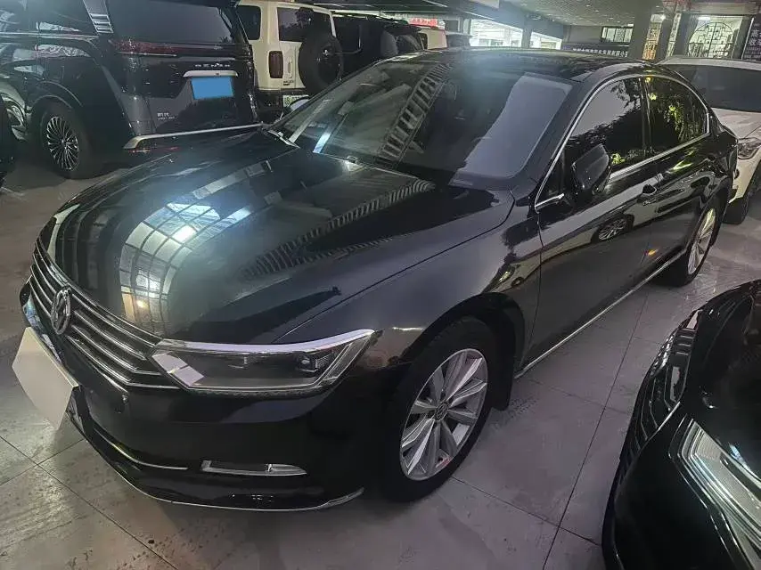 2018 VOLKSWAGEN MAGOTAN view 1