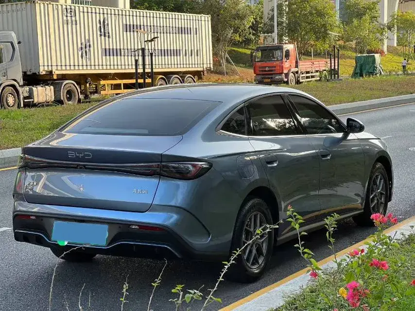 2024 BYD SEAL thumbnail 3