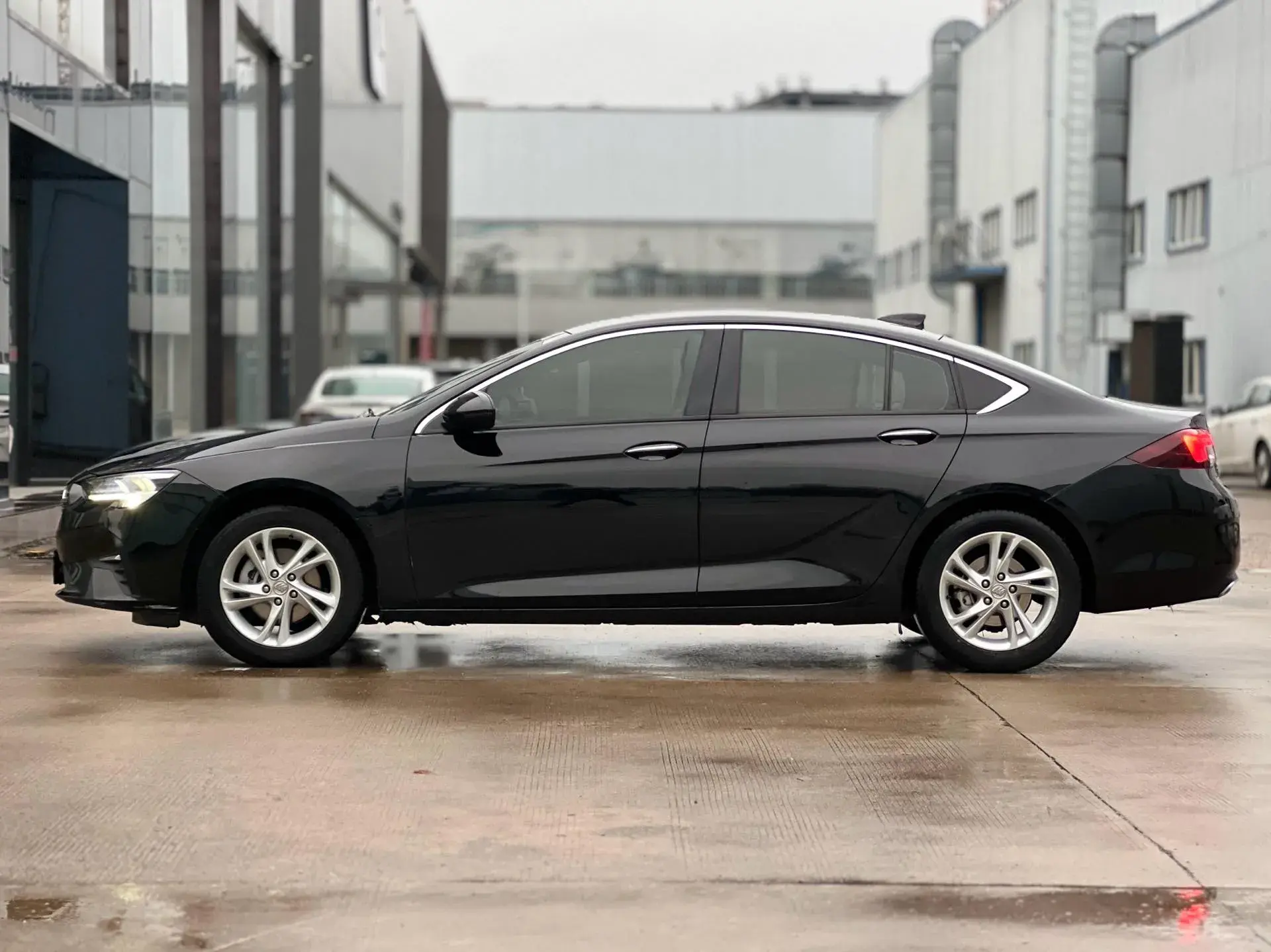 2022 BUICK REGAL thumbnail 4