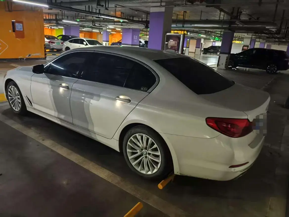 2020 BMW 5 thumbnail 2