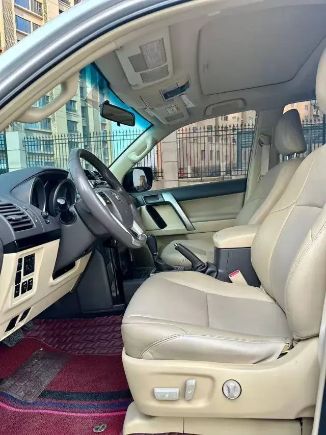 2016 TOYOTA LAND thumbnail 4