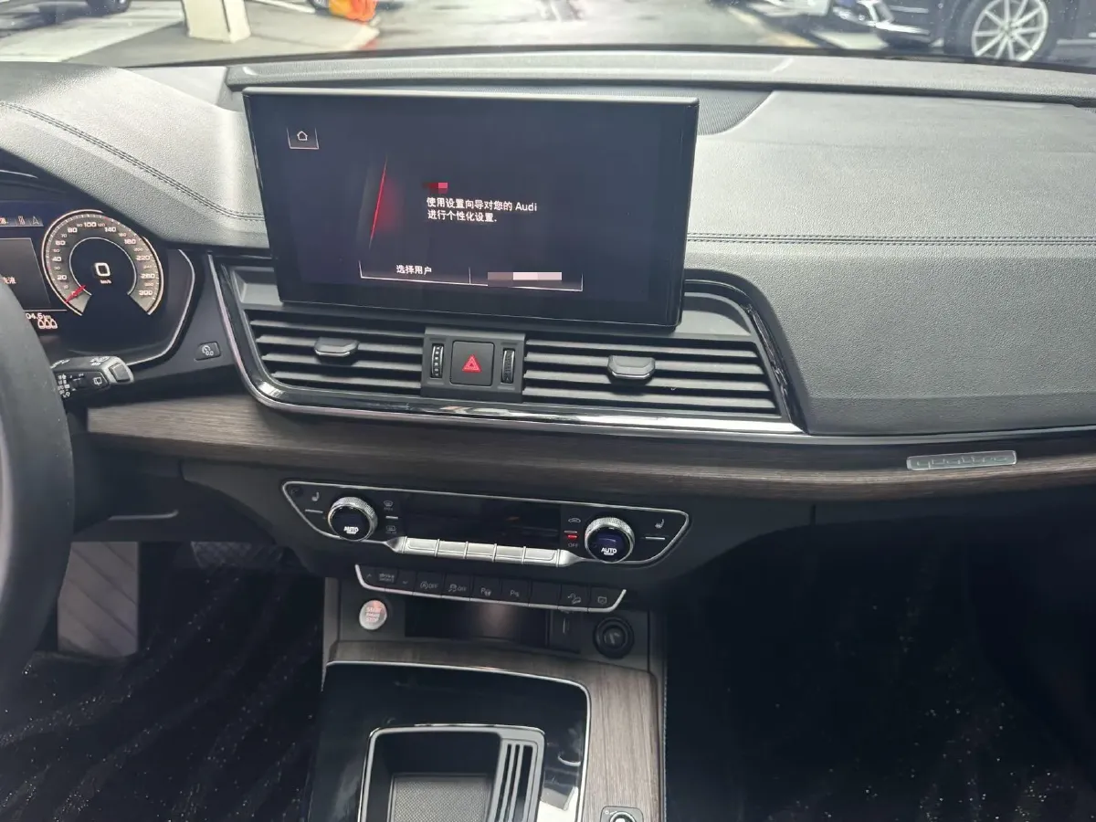 2023 Audi Q5L 2.0T 245HP L4 7DCT,autocango,china used car exporter,china ev exporter,chinese used car exporter,chinese used ev exporter