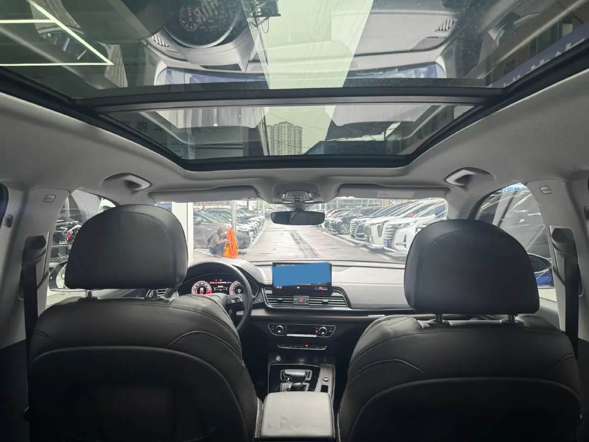 2023 Audi Q5L 2.0T 245HP L4 7DCT,autocango,china used car exporter,china ev exporter,chinese used car exporter,chinese used ev exporter