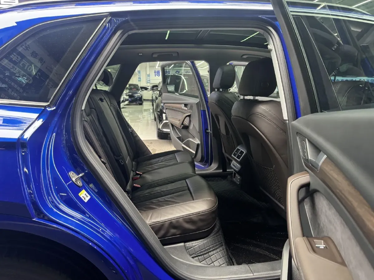 2023 Audi Q5L 2.0T 245HP L4 7DCT,autocango,china used car exporter,china ev exporter,chinese used car exporter,chinese used ev exporter