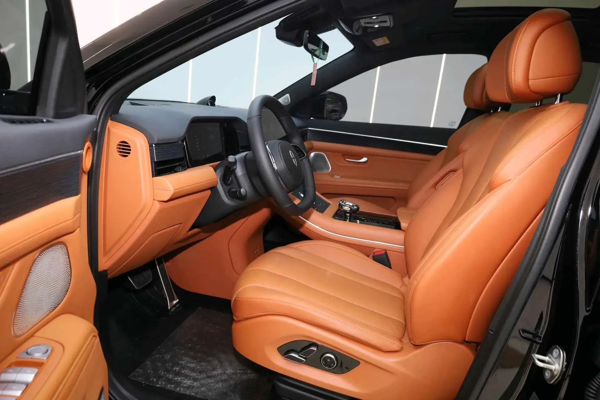 2024 AITO AITO thumbnail 4