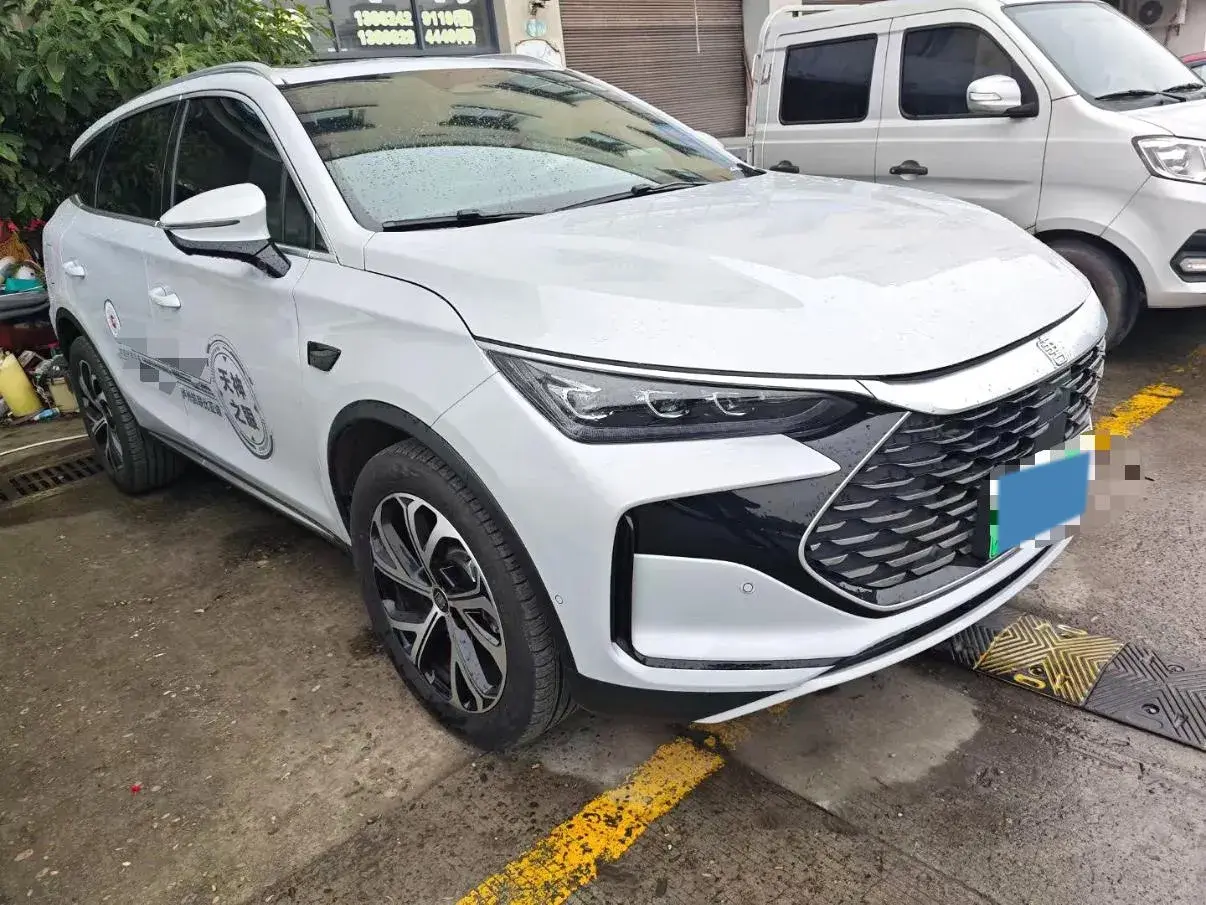 2025 BYD TANG thumbnail 2