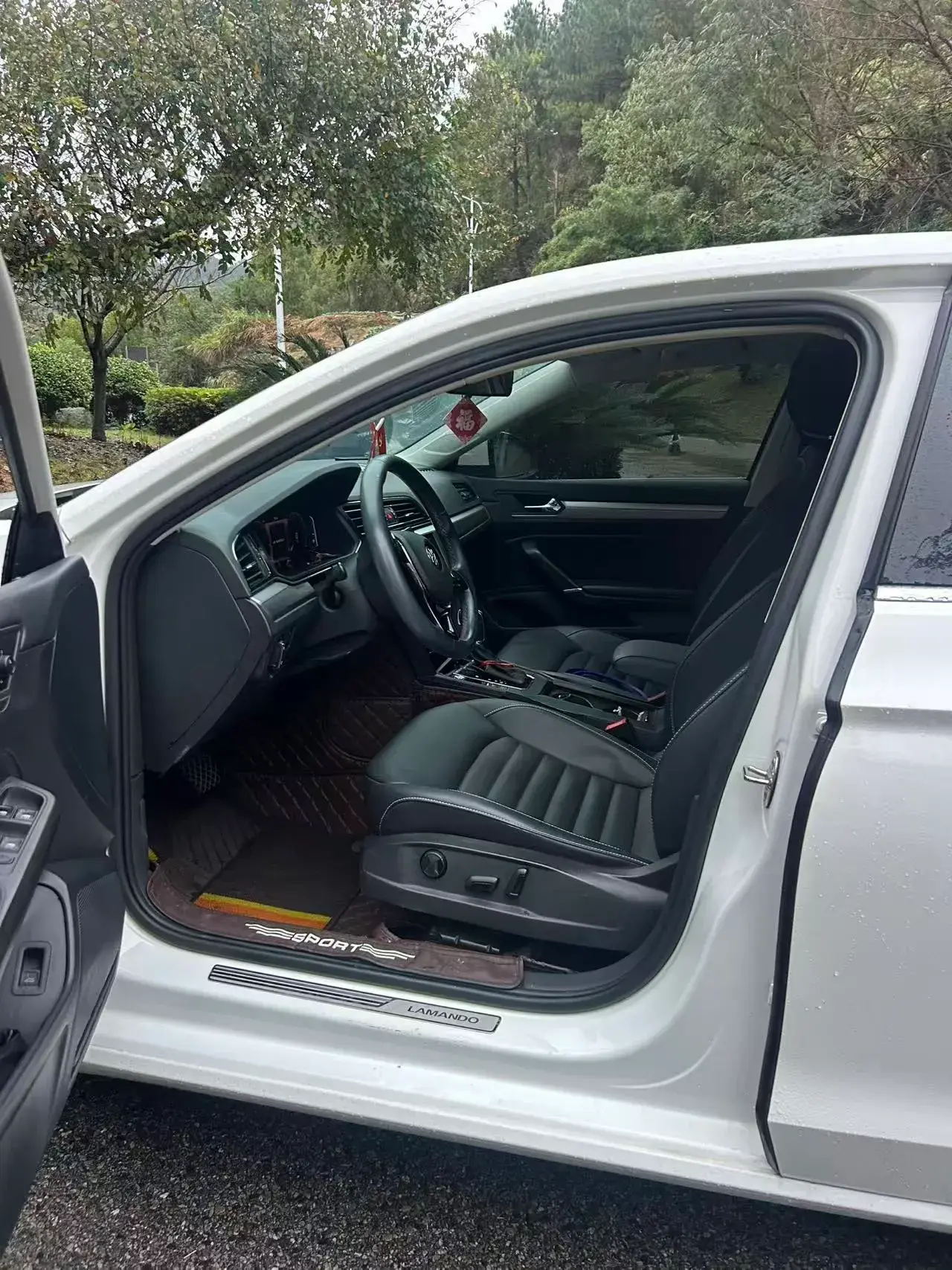 2021 VOLKSWAGEN LAMANDO thumbnail 4