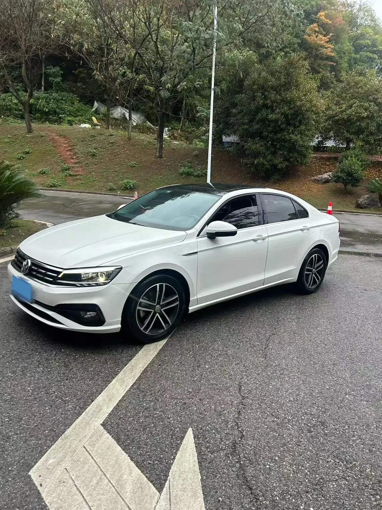 2021 VOLKSWAGEN LAMANDO view 1