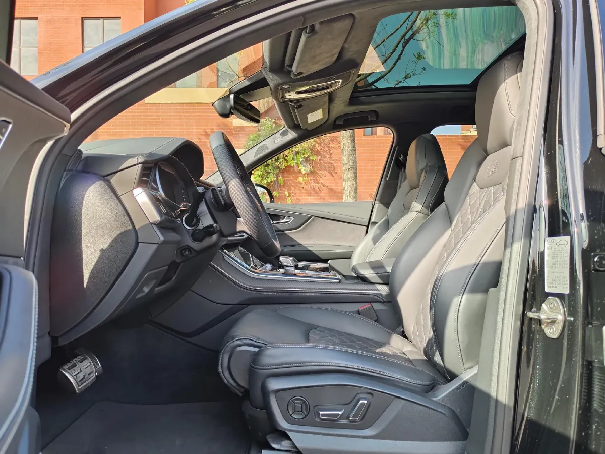 2024 Audi SQ7 4.0T 507HP V8 8AT,autocango,china used car exporter,china ev exporter,chinese used car exporter,chinese used ev exporter