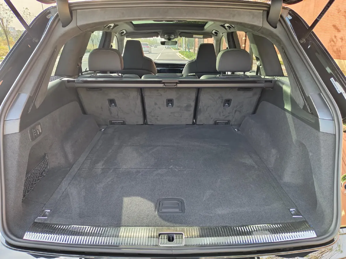 2024 Audi SQ7 4.0T 507HP V8 8AT,autocango,china used car exporter,china ev exporter,chinese used car exporter,chinese used ev exporter