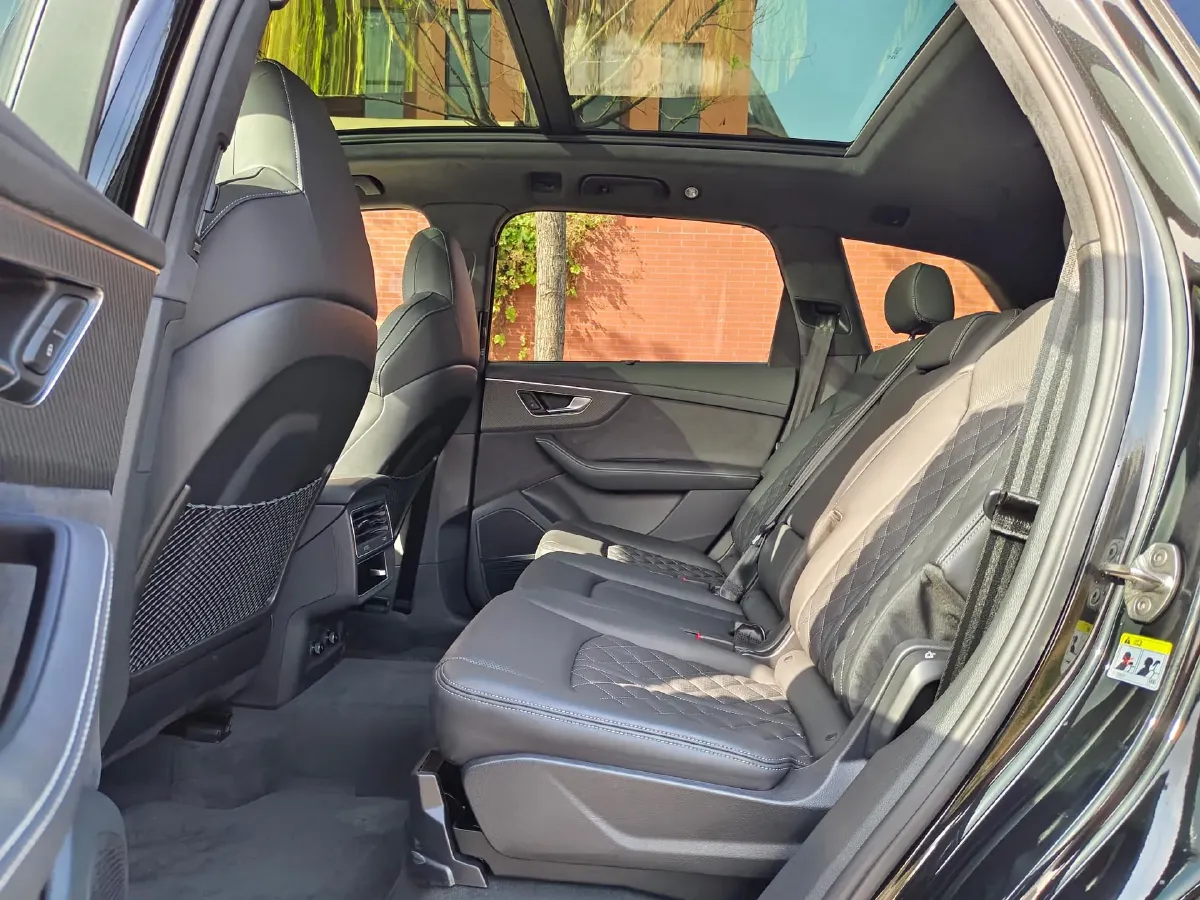 2024 Audi SQ7 4.0T 507HP V8 8AT,autocango,china used car exporter,china ev exporter,chinese used car exporter,chinese used ev exporter