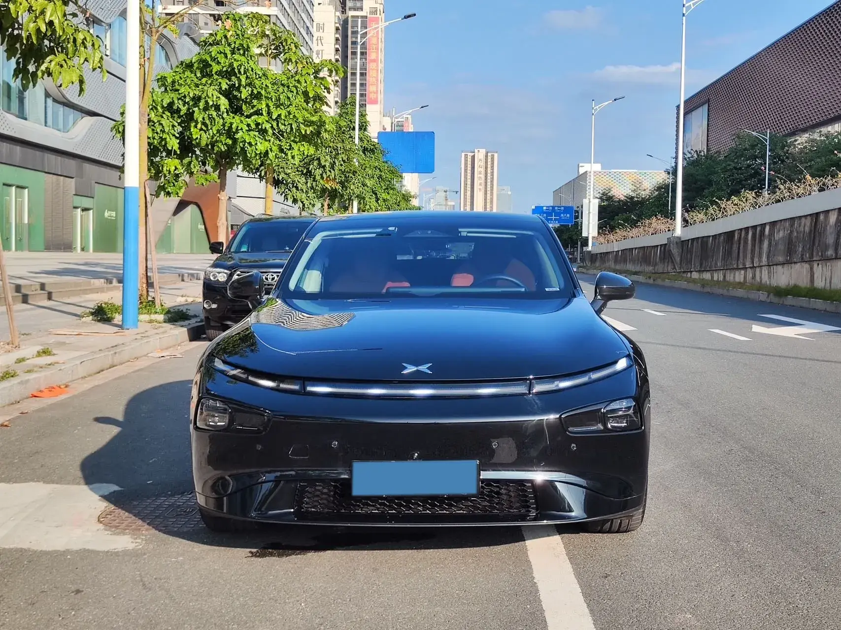 2023 XPENG P7 thumbnail 2