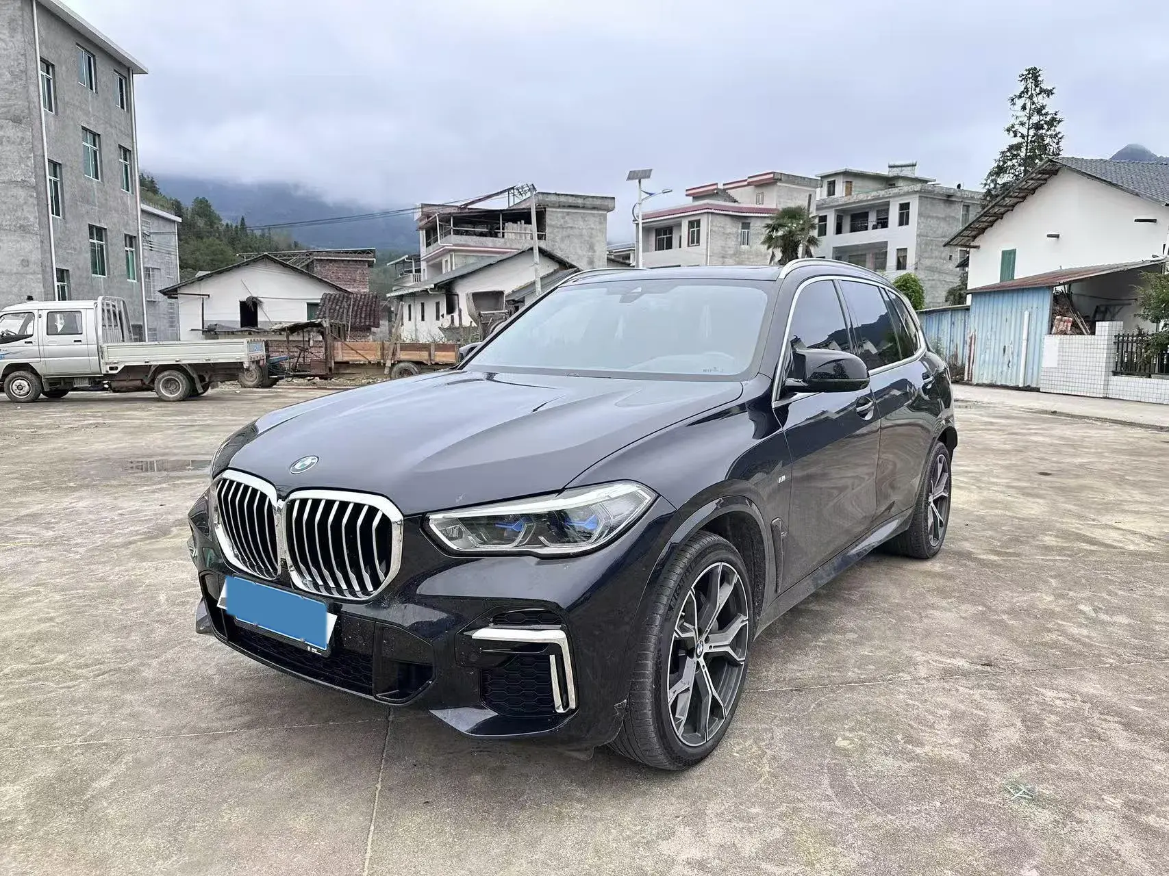 2022 BMW X5 view 1