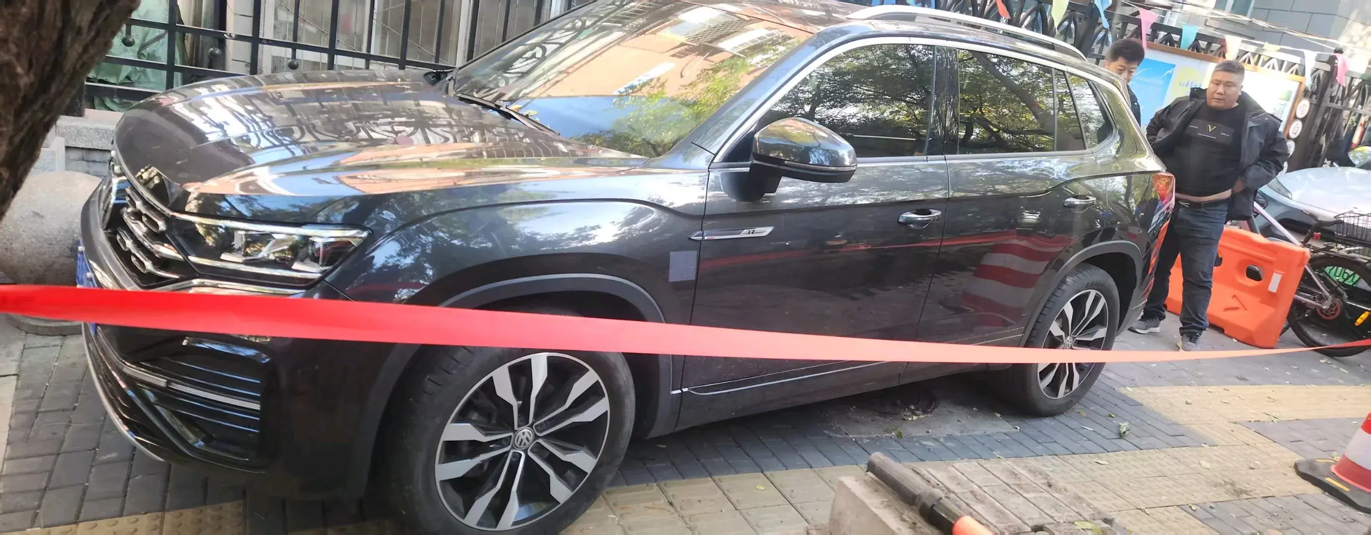 2020 VOLKSWAGEN TAYRON thumbnail 3