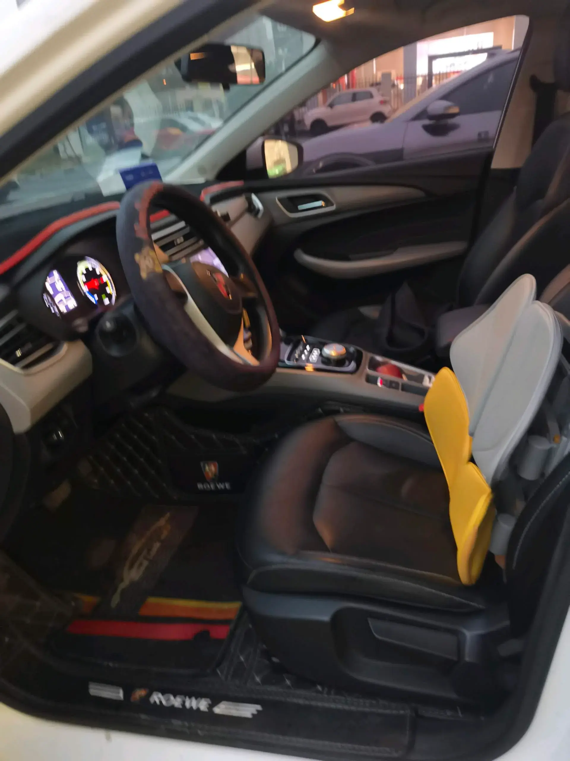 2018 ROEWE EI5 thumbnail 3