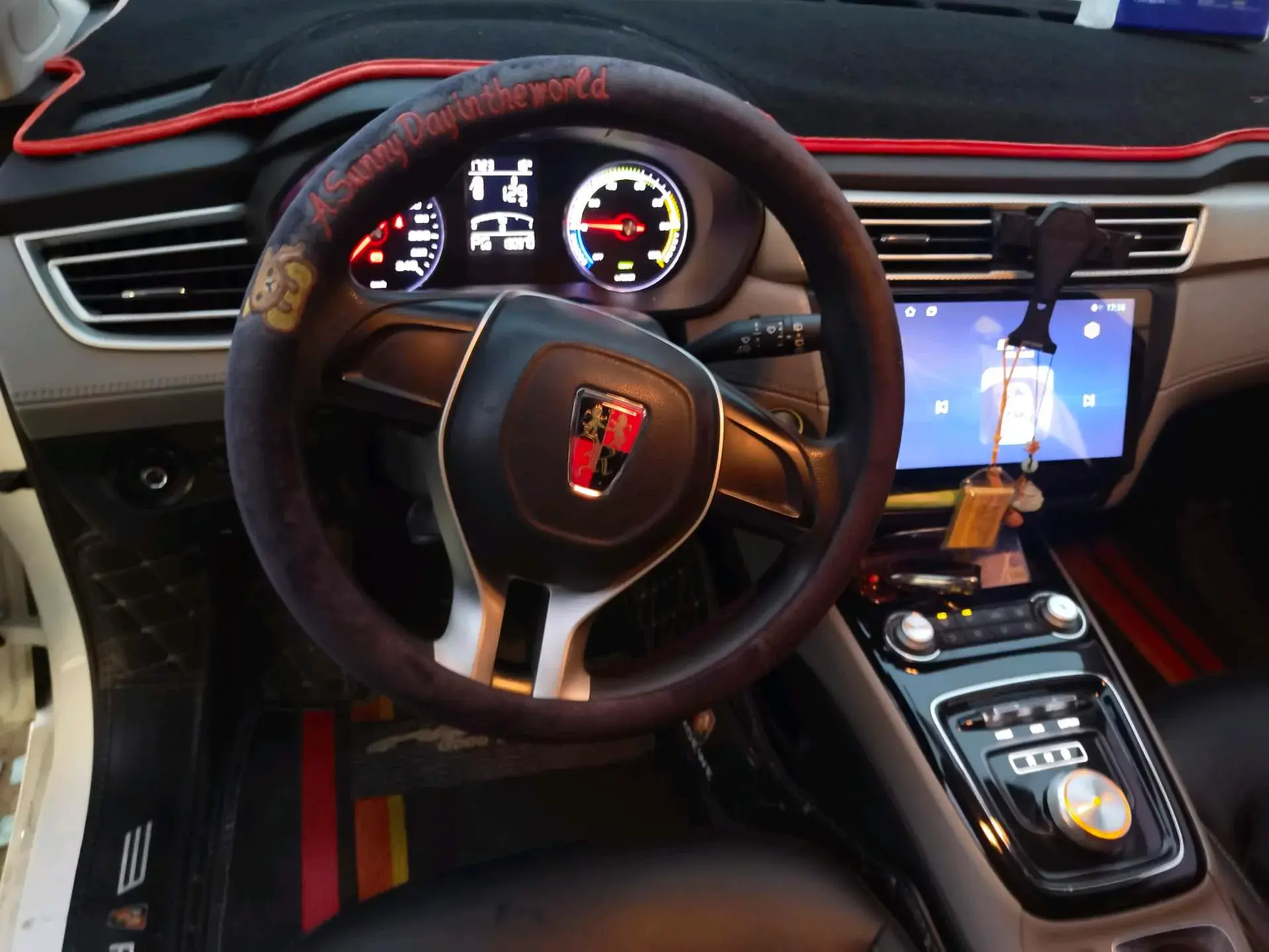 2018 ROEWE EI5 thumbnail 2