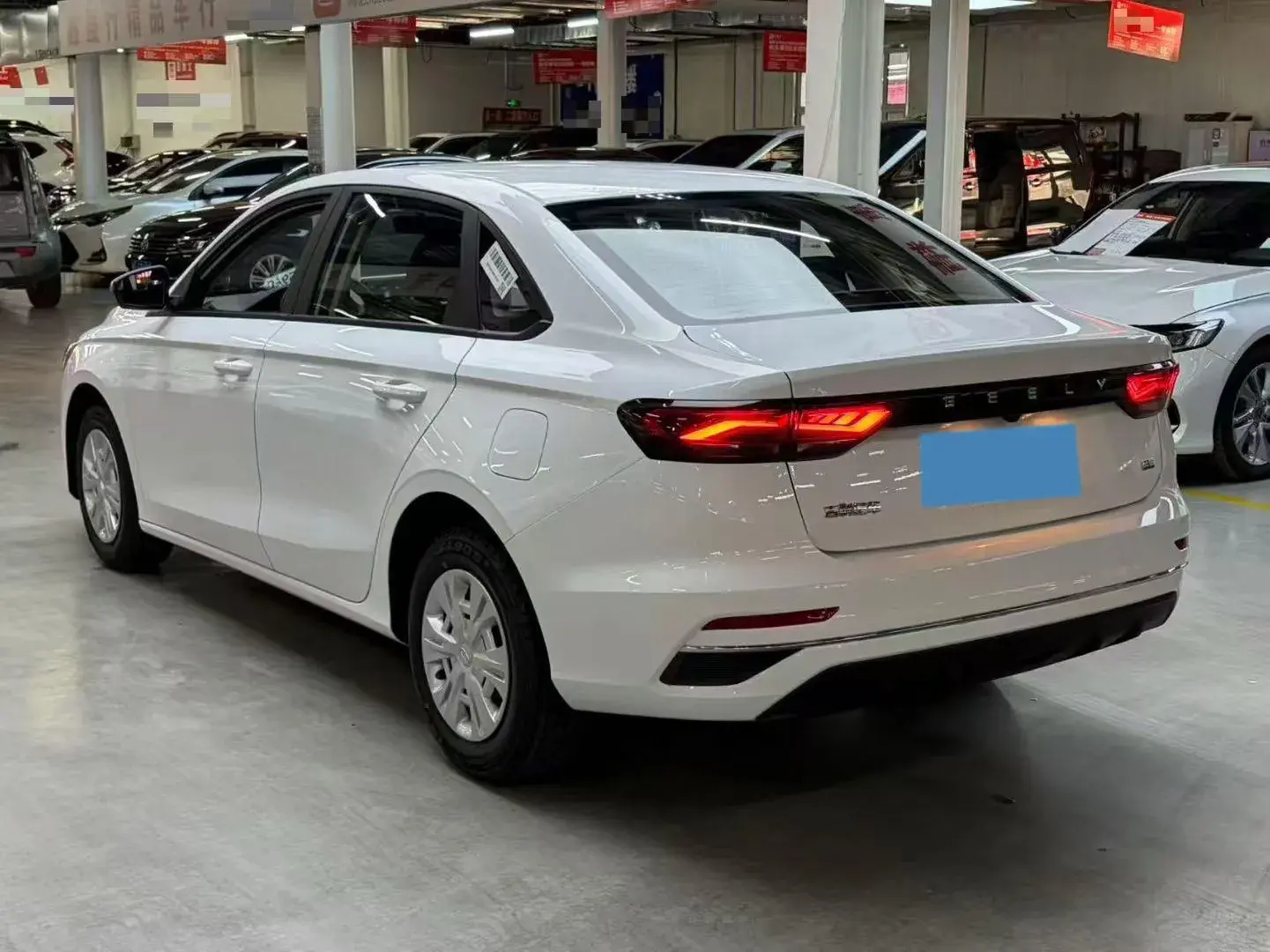 2025 GEELY EMGRAND thumbnail 4
