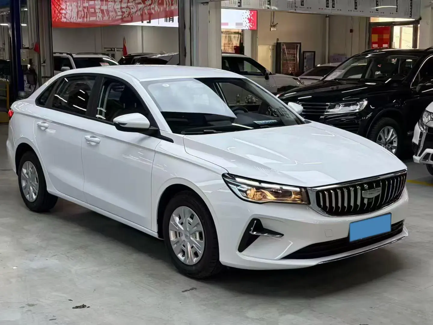 2025 GEELY EMGRAND thumbnail 3