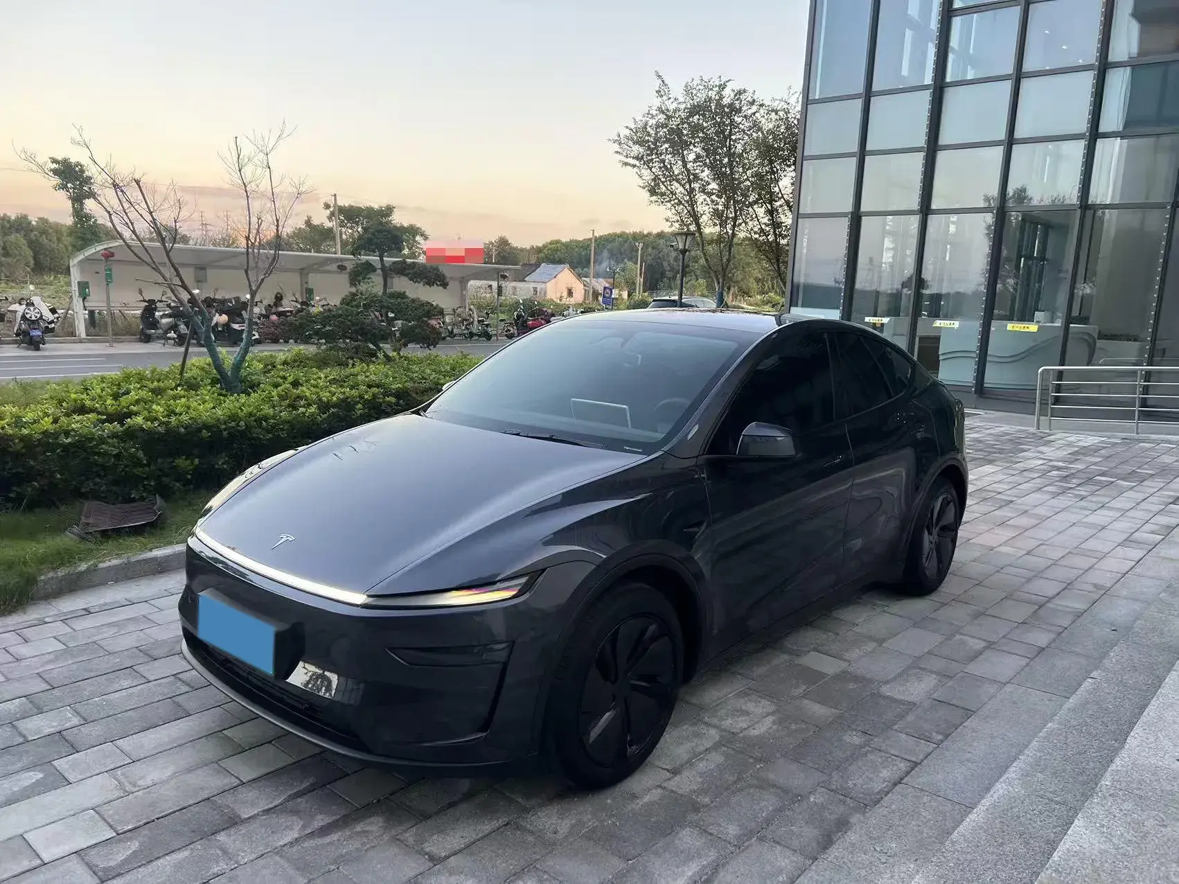 2025 TESLA MODEL view 1