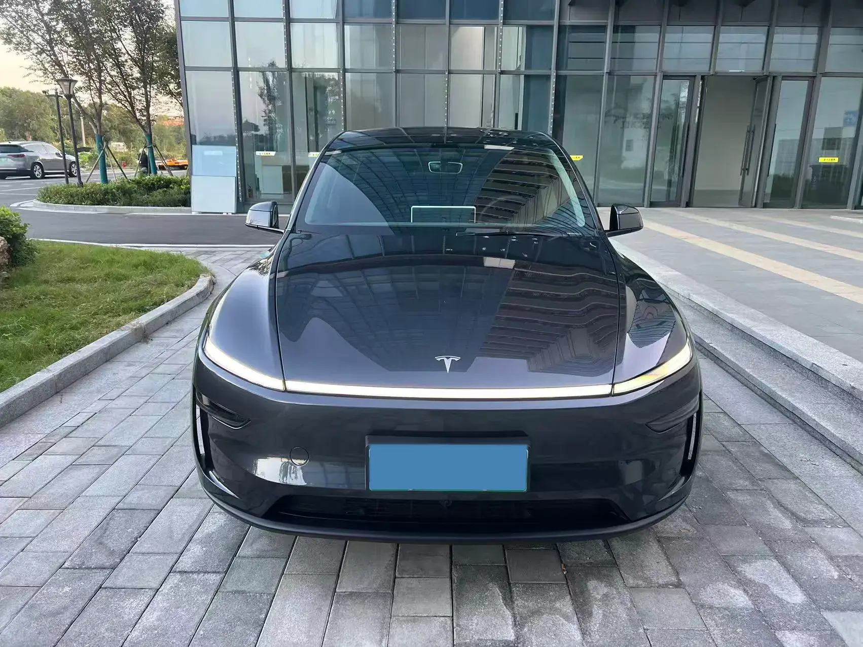 2025 TESLA MODEL thumbnail 2