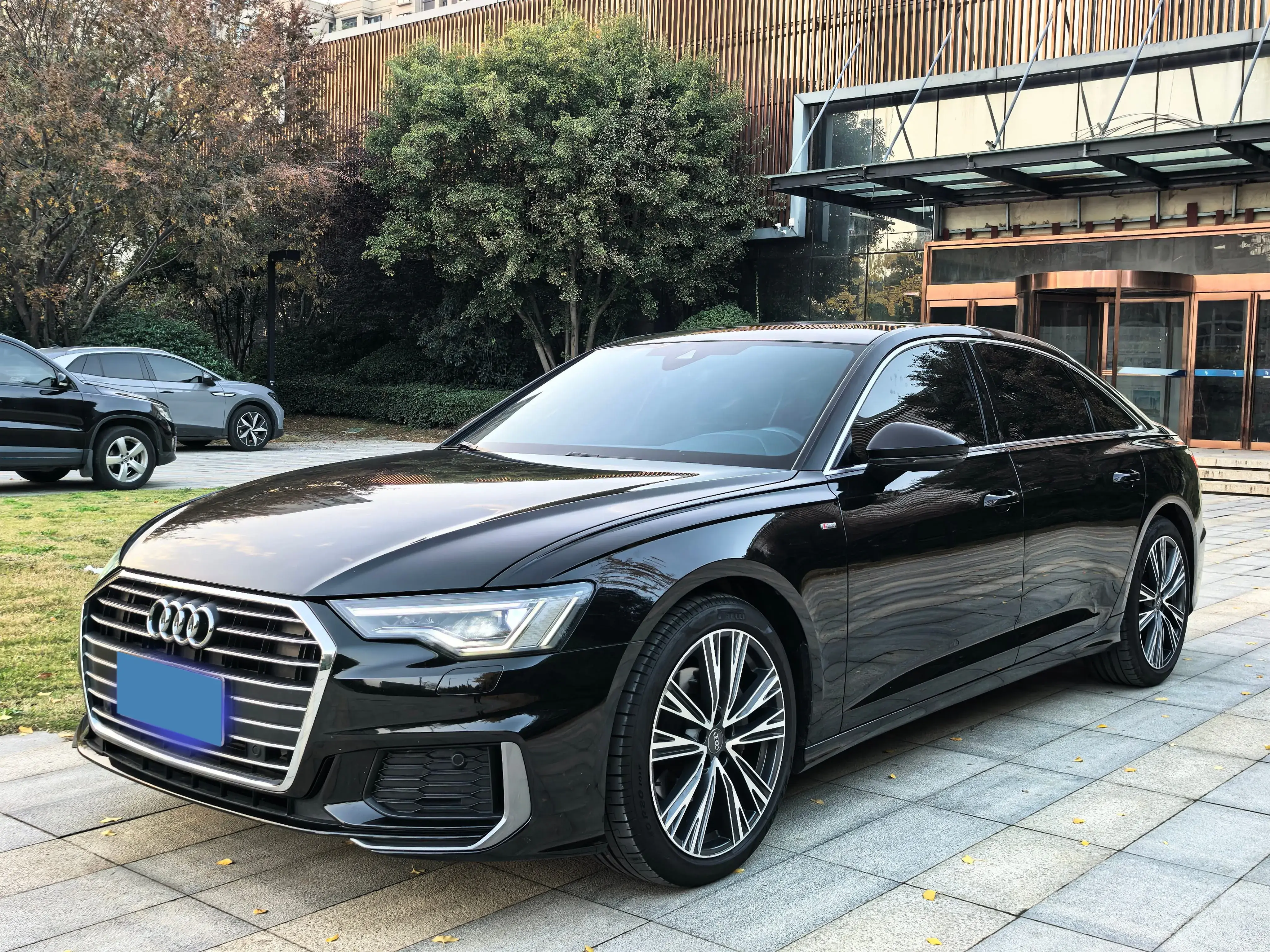 2021 AUDI A6L view 1