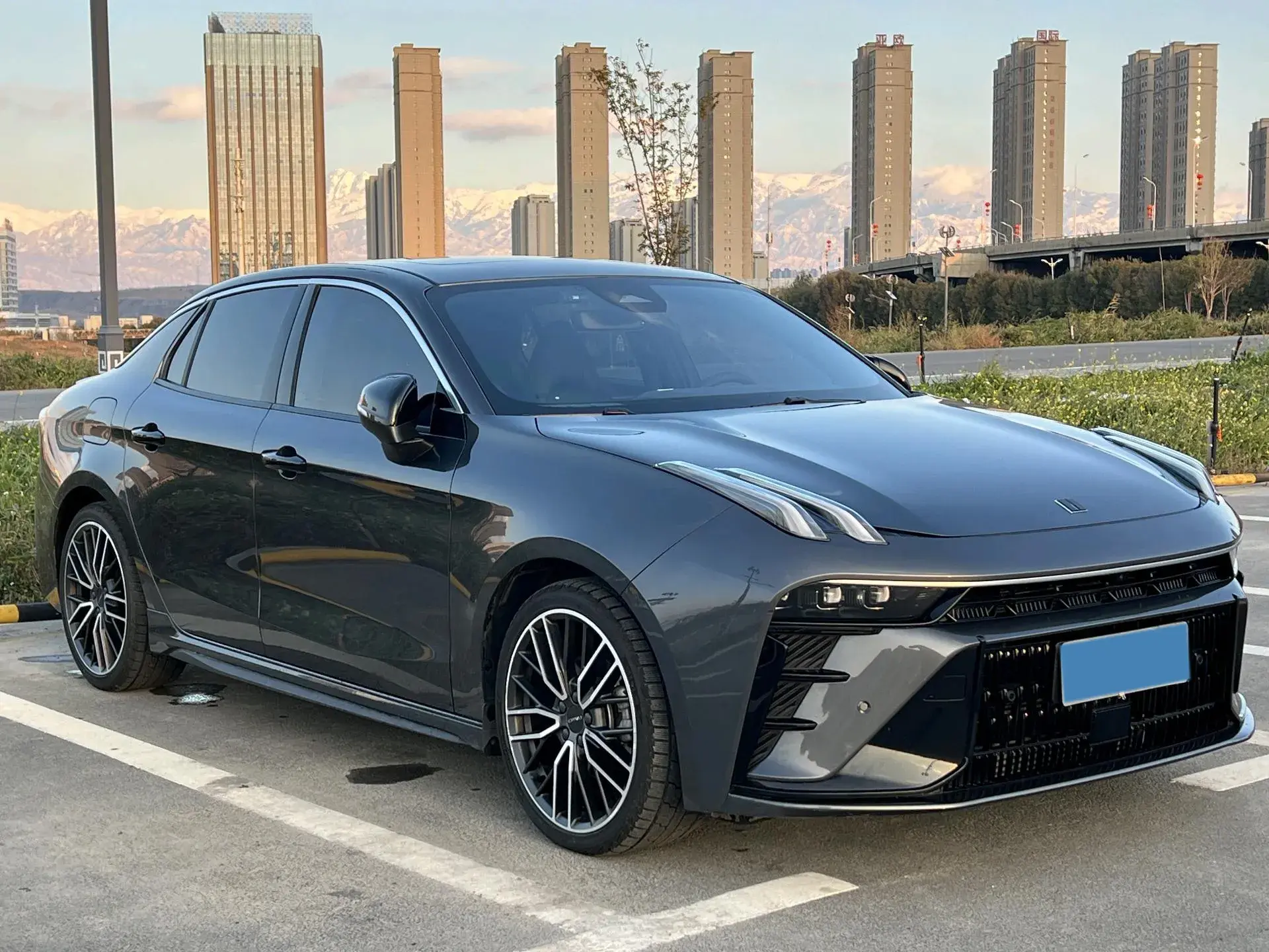 2023 LYNK&CO 03 thumbnail 2