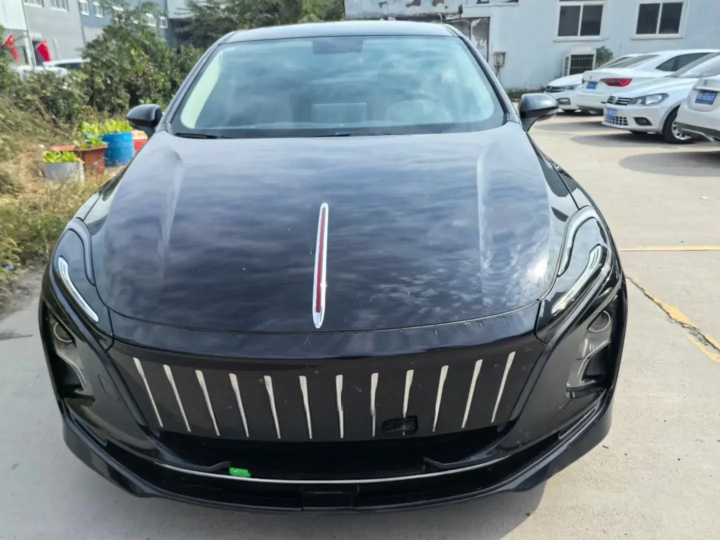 2022 HONGQI E-QM5 thumbnail 2