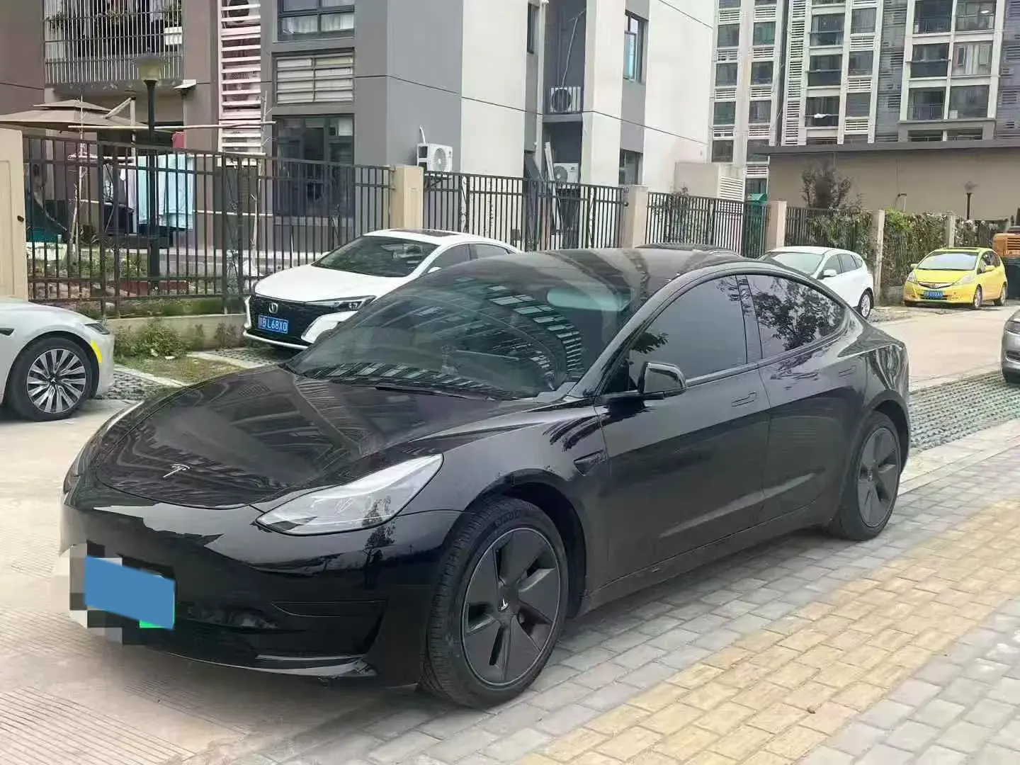 2022 TESLA MODEL view 1