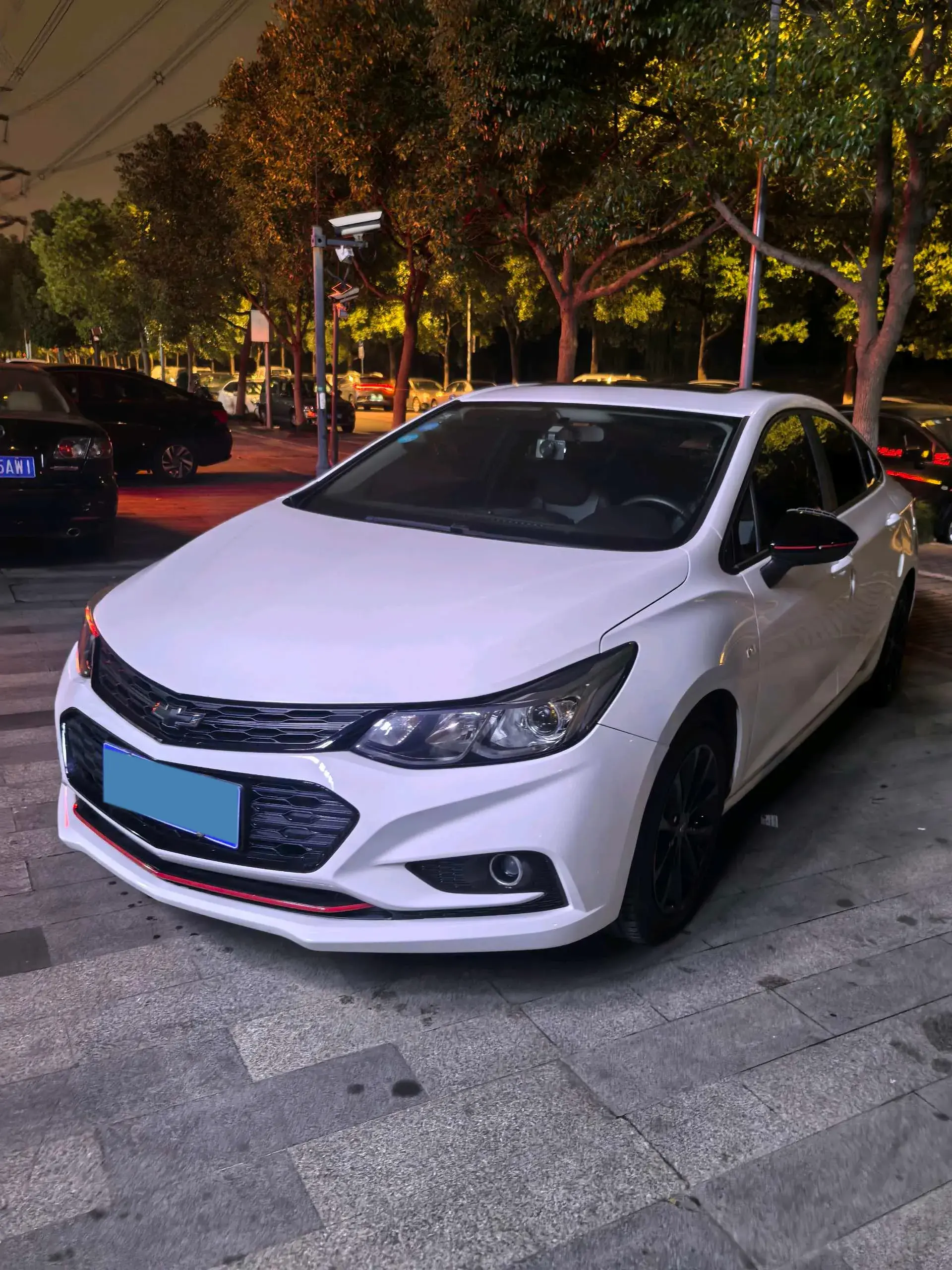 2018 CHEVROLET CRUZE view 1