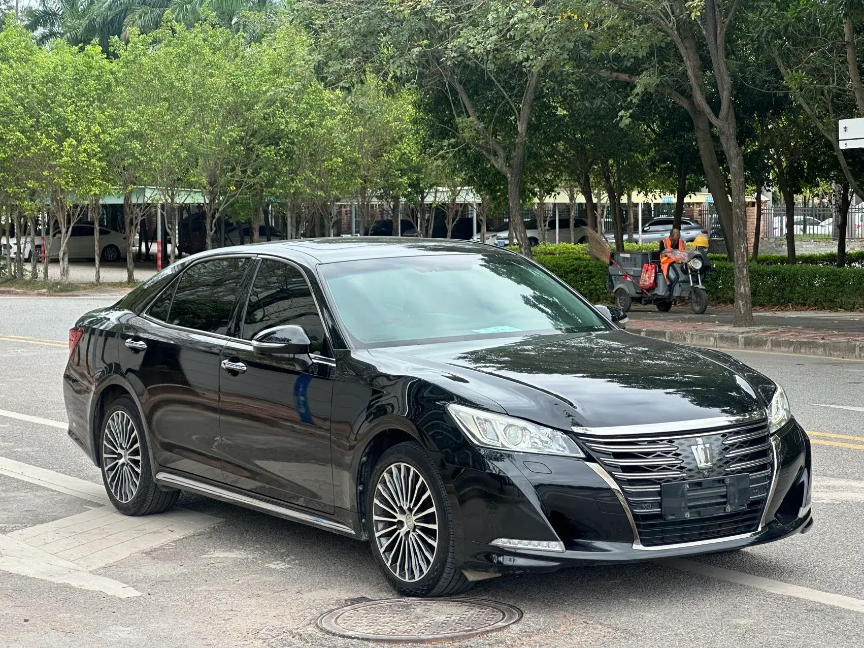 2018 TOYOTA CROWN thumbnail 3