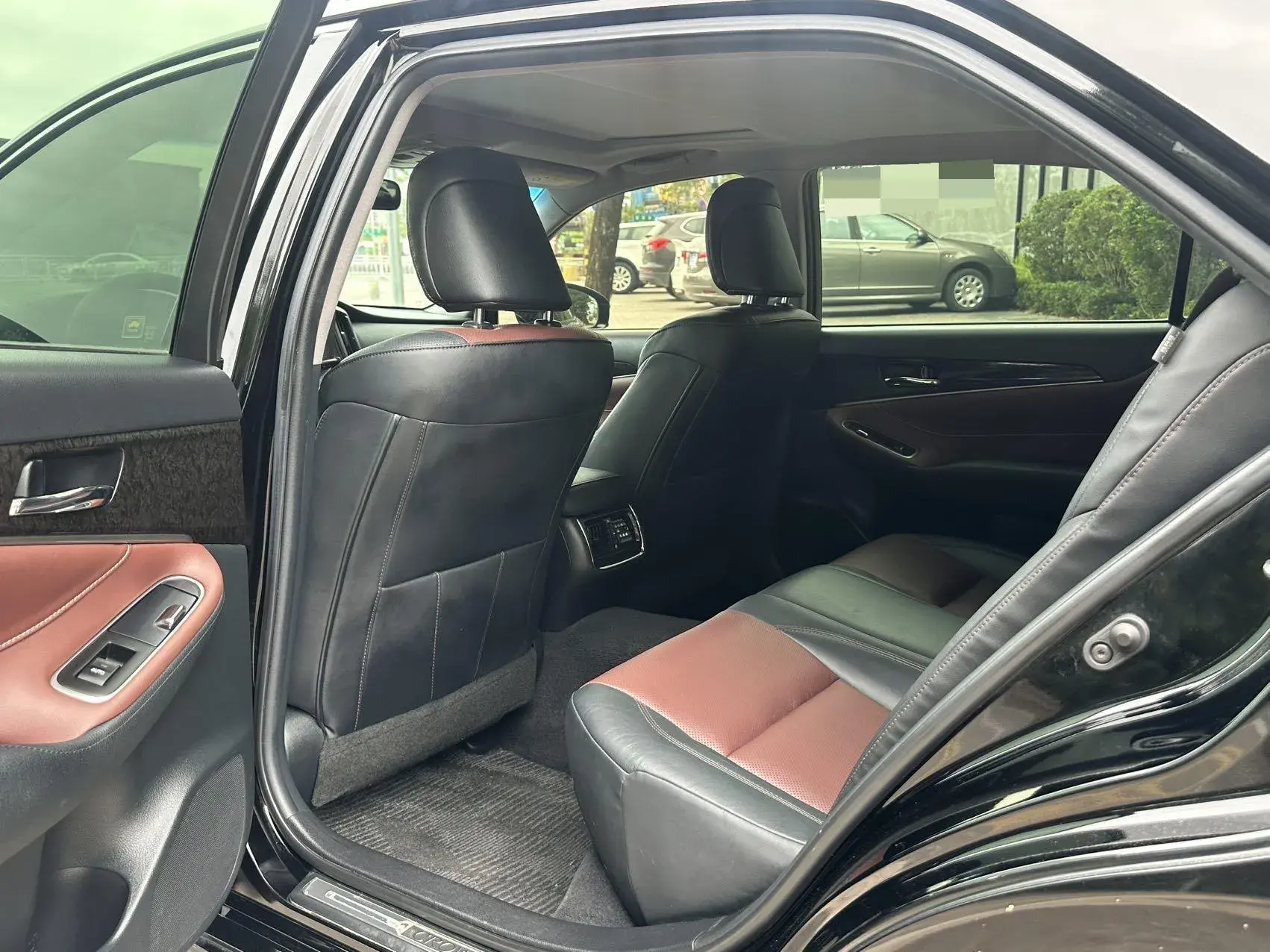 2018 TOYOTA CROWN thumbnail 4