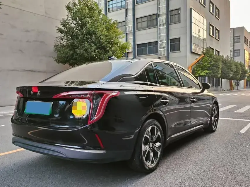 2023 HONGQI E-QM5 thumbnail 4