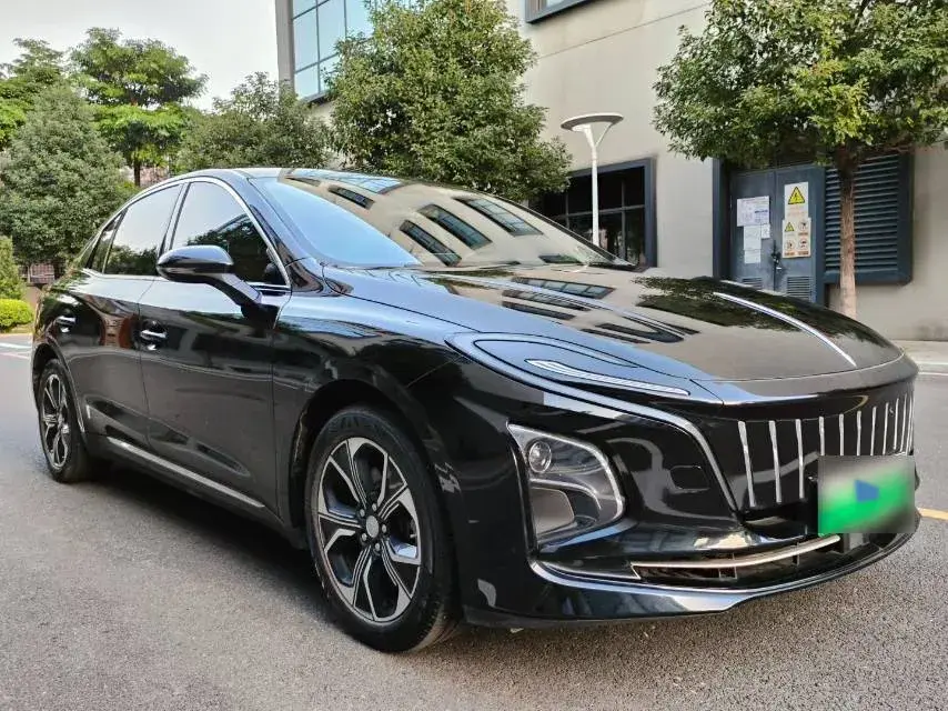 2023 HONGQI E-QM5 thumbnail 3