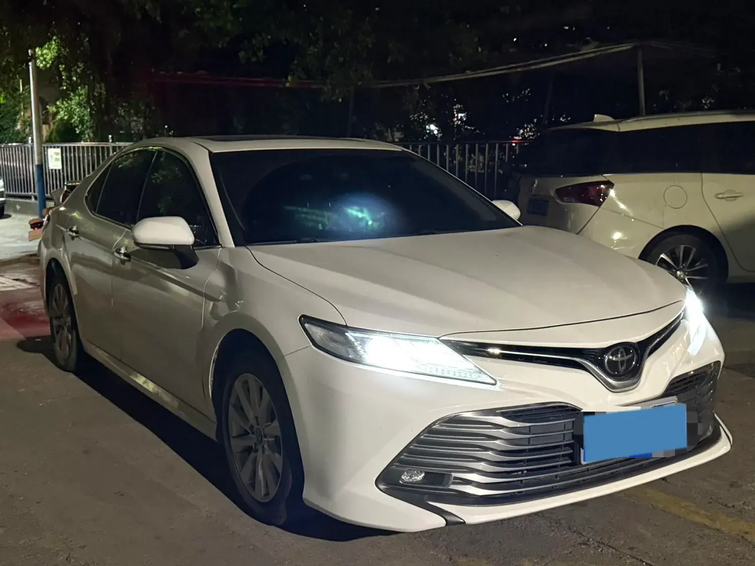 2019 TOYOTA CAMRY thumbnail 2