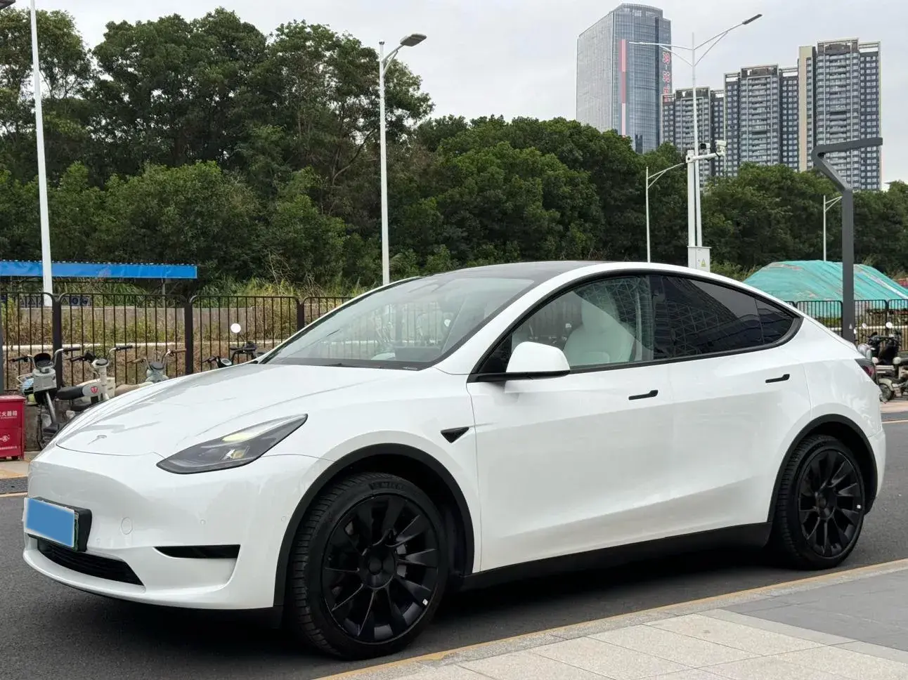 2023 TESLA MODEL view 1