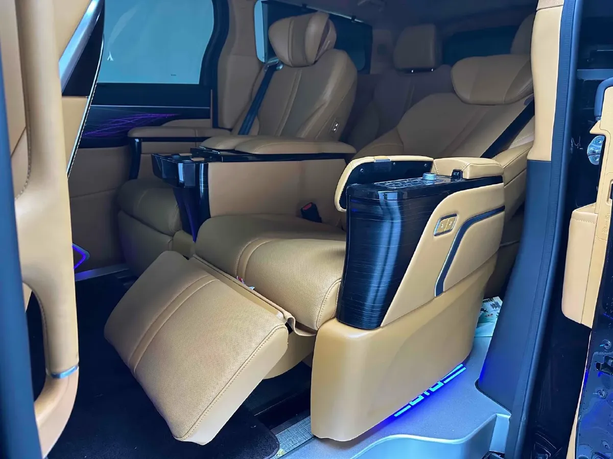 2024 Voyah ZhuiGuang 1.5T 136HP L4 PHEV 43KWH,autocango,china used car exporter,china ev exporter,chinese used car exporter,chinese used ev exporter