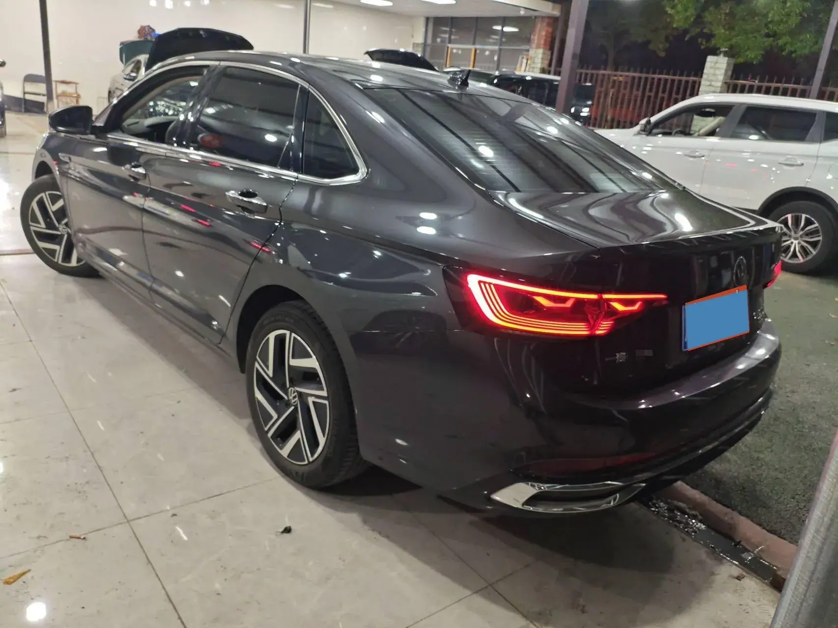 2023 VOLKSWAGEN SAGITAR thumbnail 4