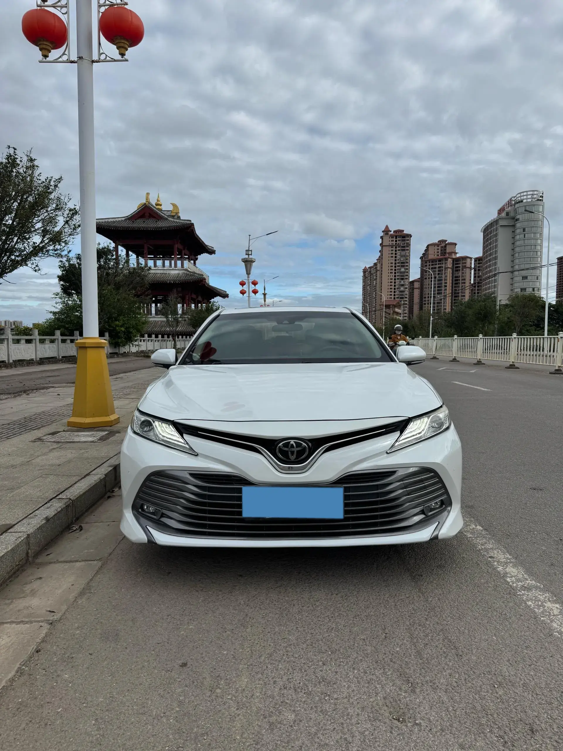 2018 TOYOTA CAMRY thumbnail 3