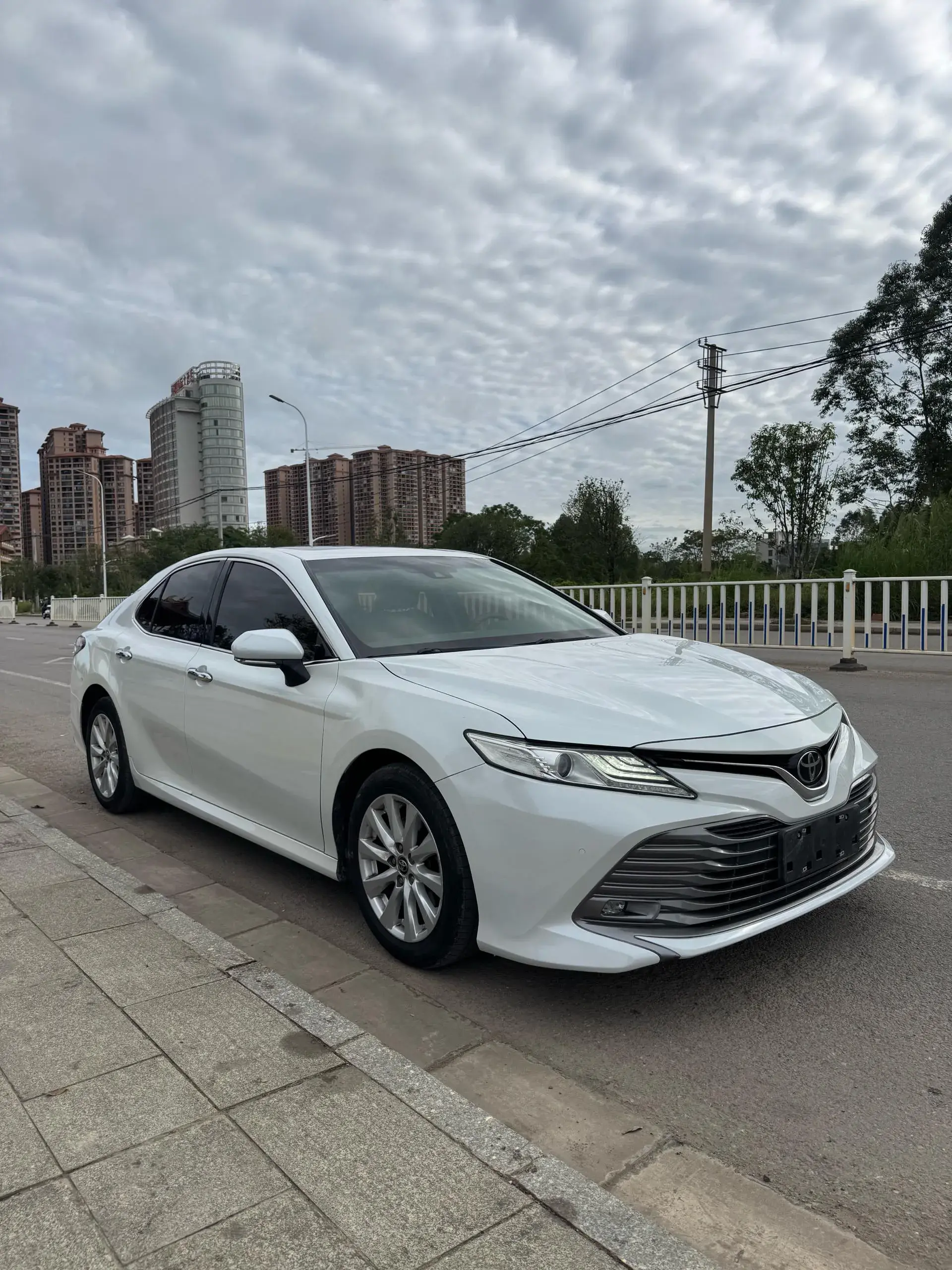 2018 TOYOTA CAMRY thumbnail 2