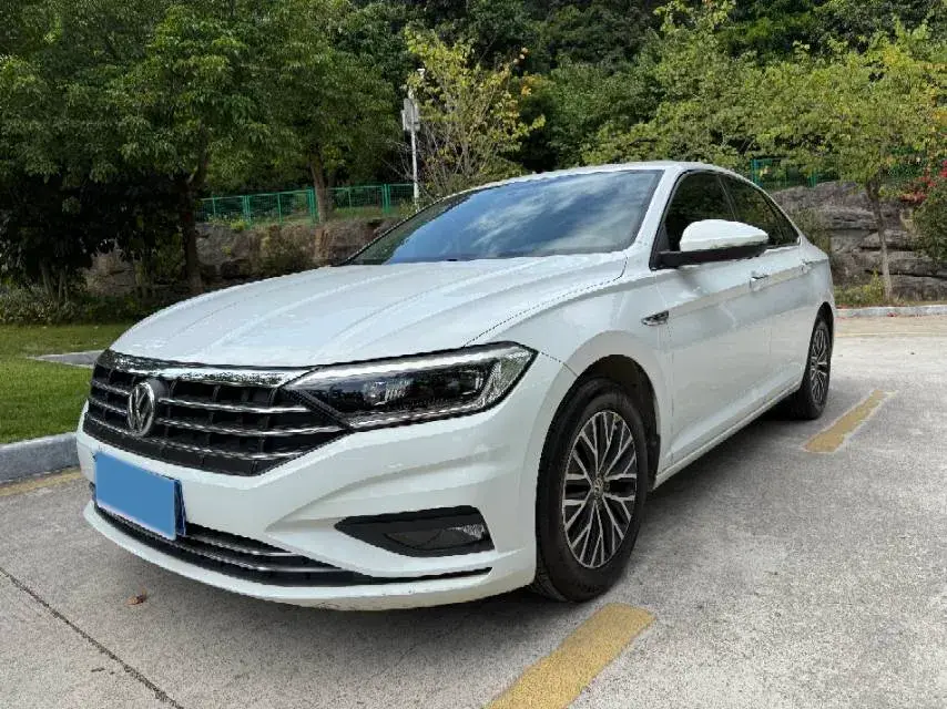 2019 Volkswagen Sagitar 1.2T 116HP L4 7DCT