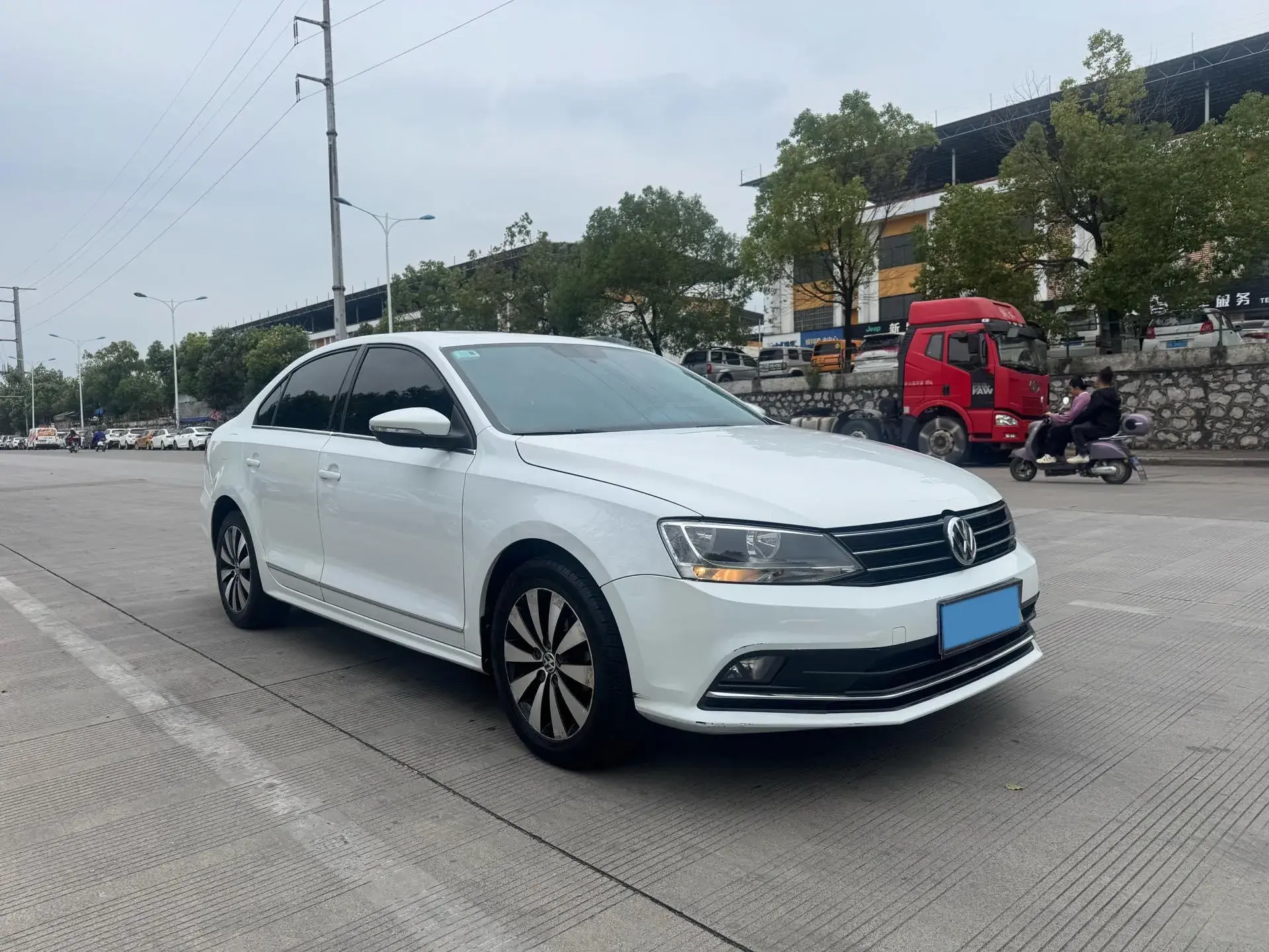 2018 VOLKSWAGEN SAGITAR thumbnail 3