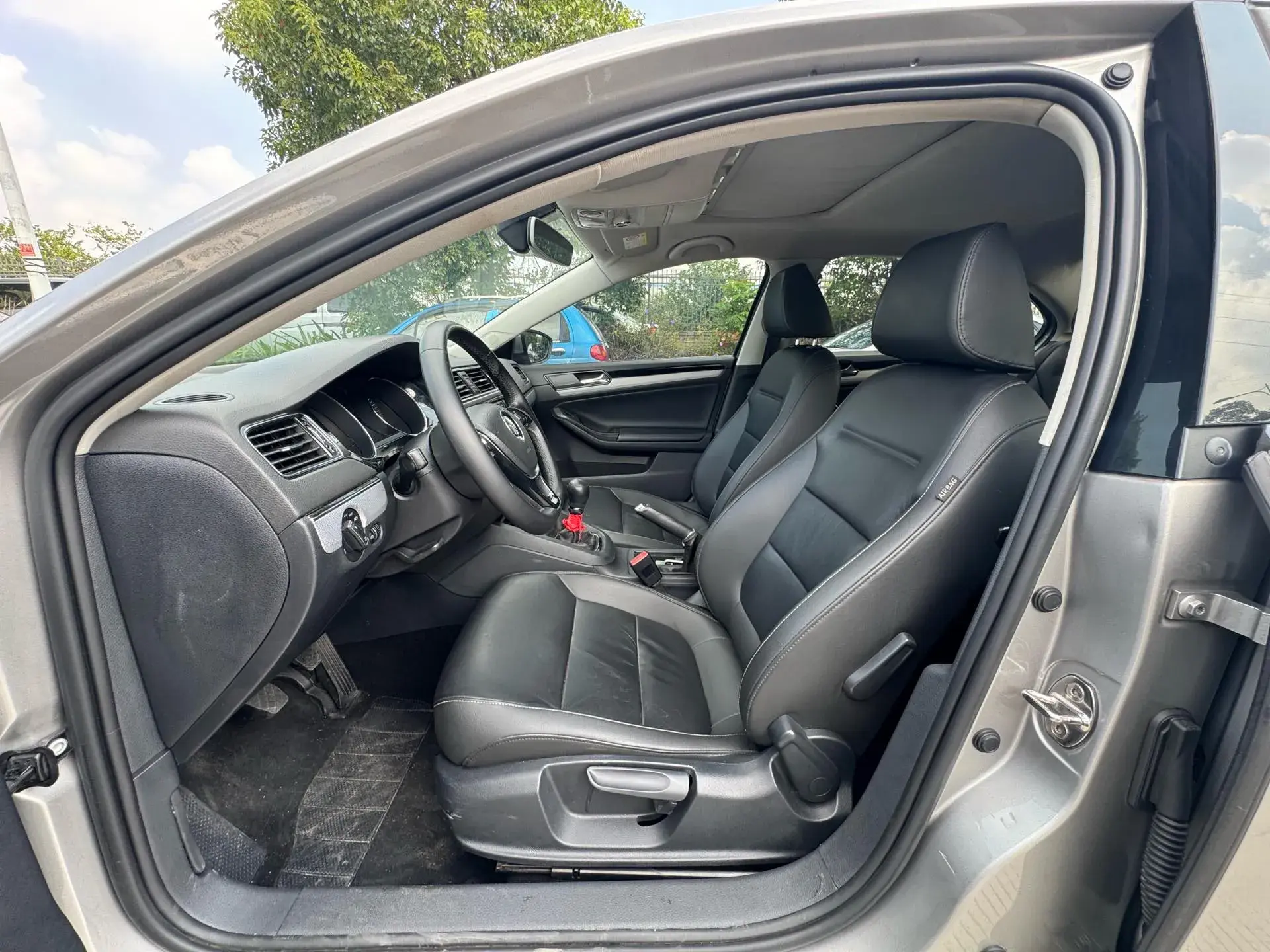 2018 VOLKSWAGEN SAGITAR thumbnail 4