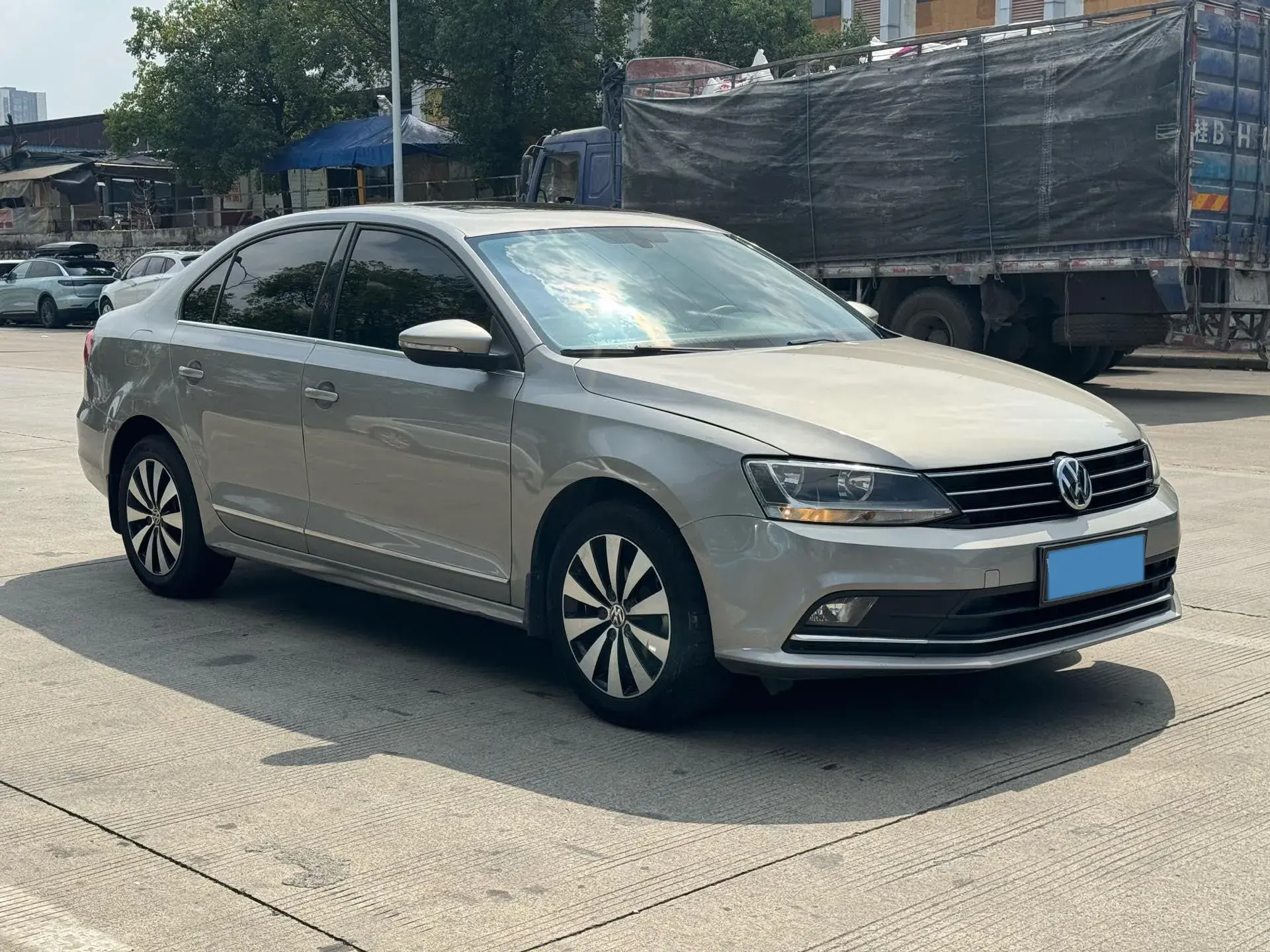 2018 VOLKSWAGEN SAGITAR thumbnail 3