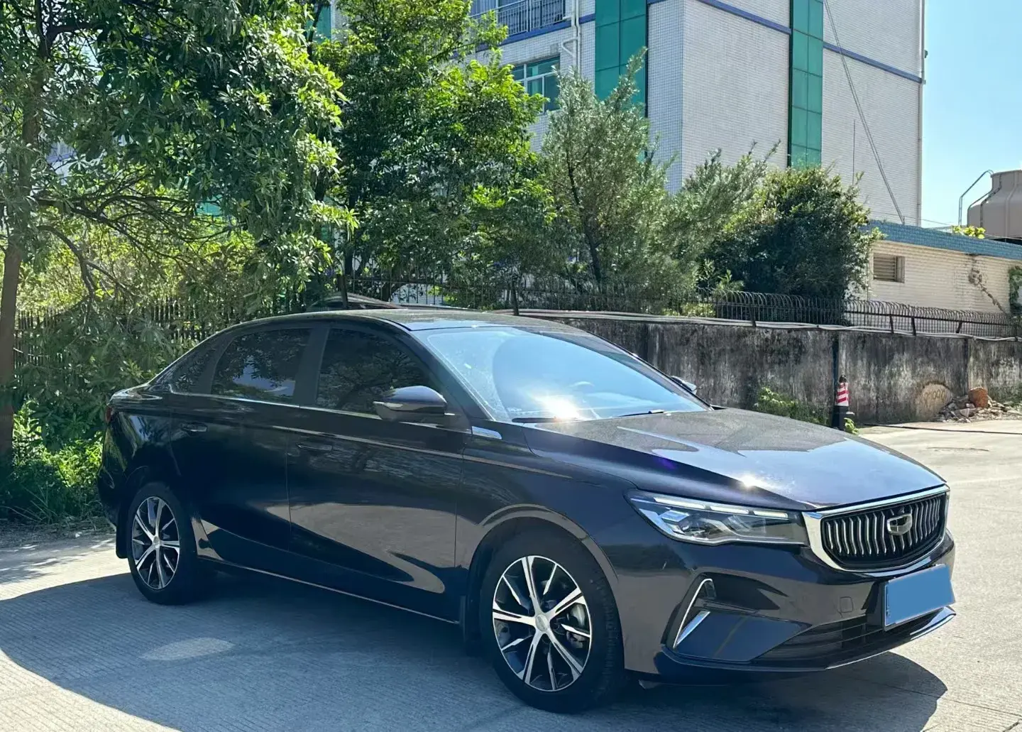 2022 GEELY EMGRAND thumbnail 3