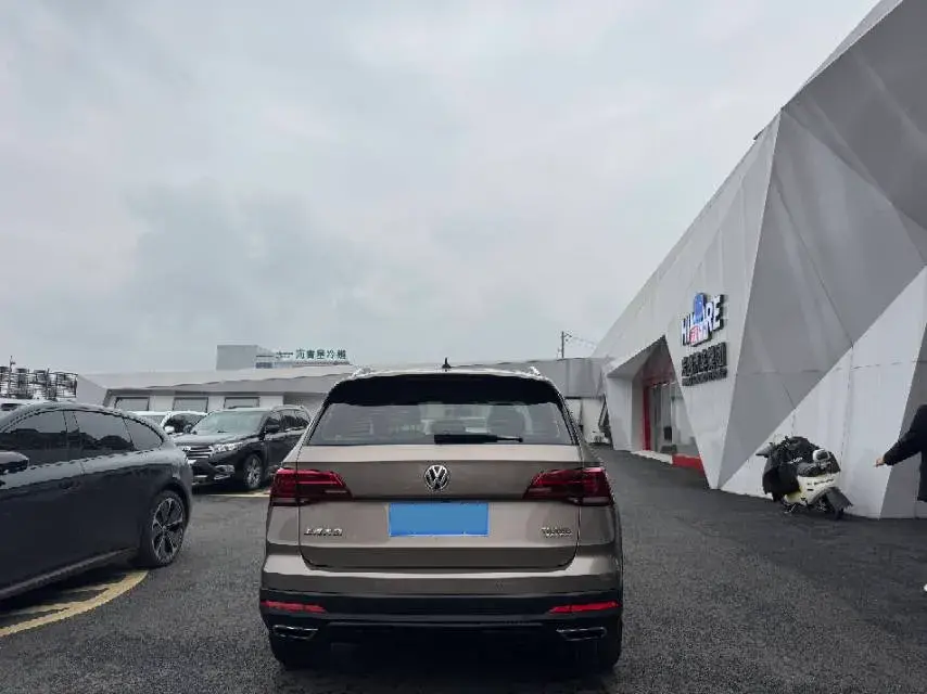 2019 VOLKSWAGEN THARU thumbnail 3