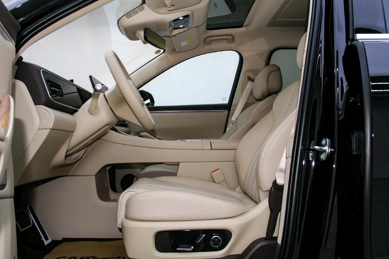 2026 AITO AITO M7 REEV 160HP REEV,autocango,china used car exporter,china ev exporter,chinese used car exporter,chinese used ev exporter