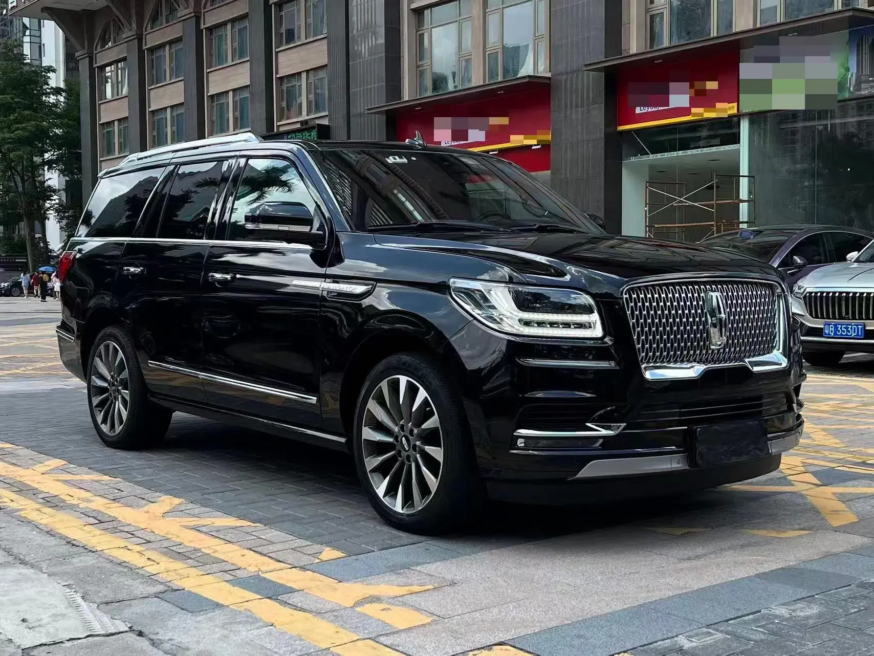2019 LINCOLN NAVIGATOR thumbnail 3