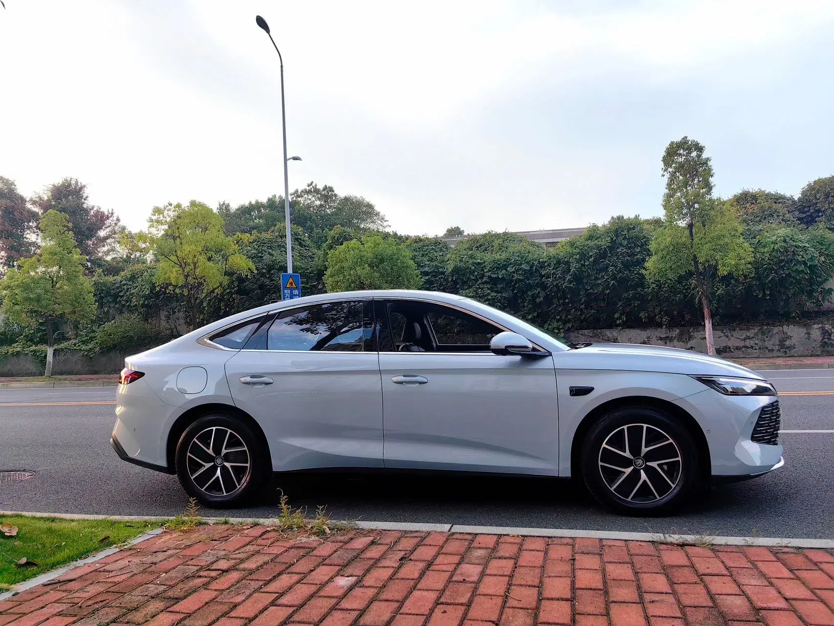 2025 BYD QINL thumbnail 4