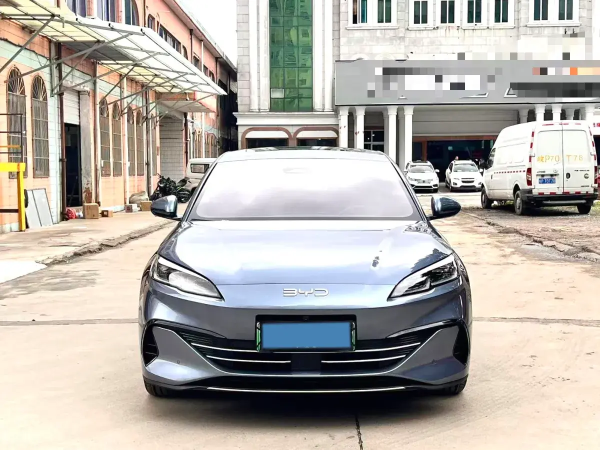 2024 BYD SEAL thumbnail 3